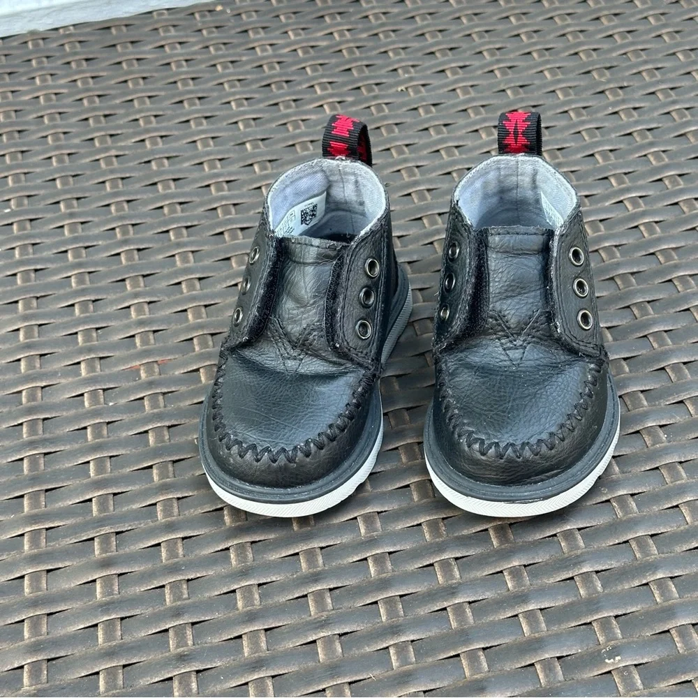 Toms Black Chukka Boots, Size 5 Toddler, Hook and Loop Slip On, Kids Shoes